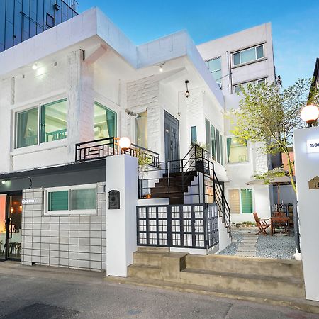 Отель Mono House Hongdae 2 Сеул Экстерьер фото