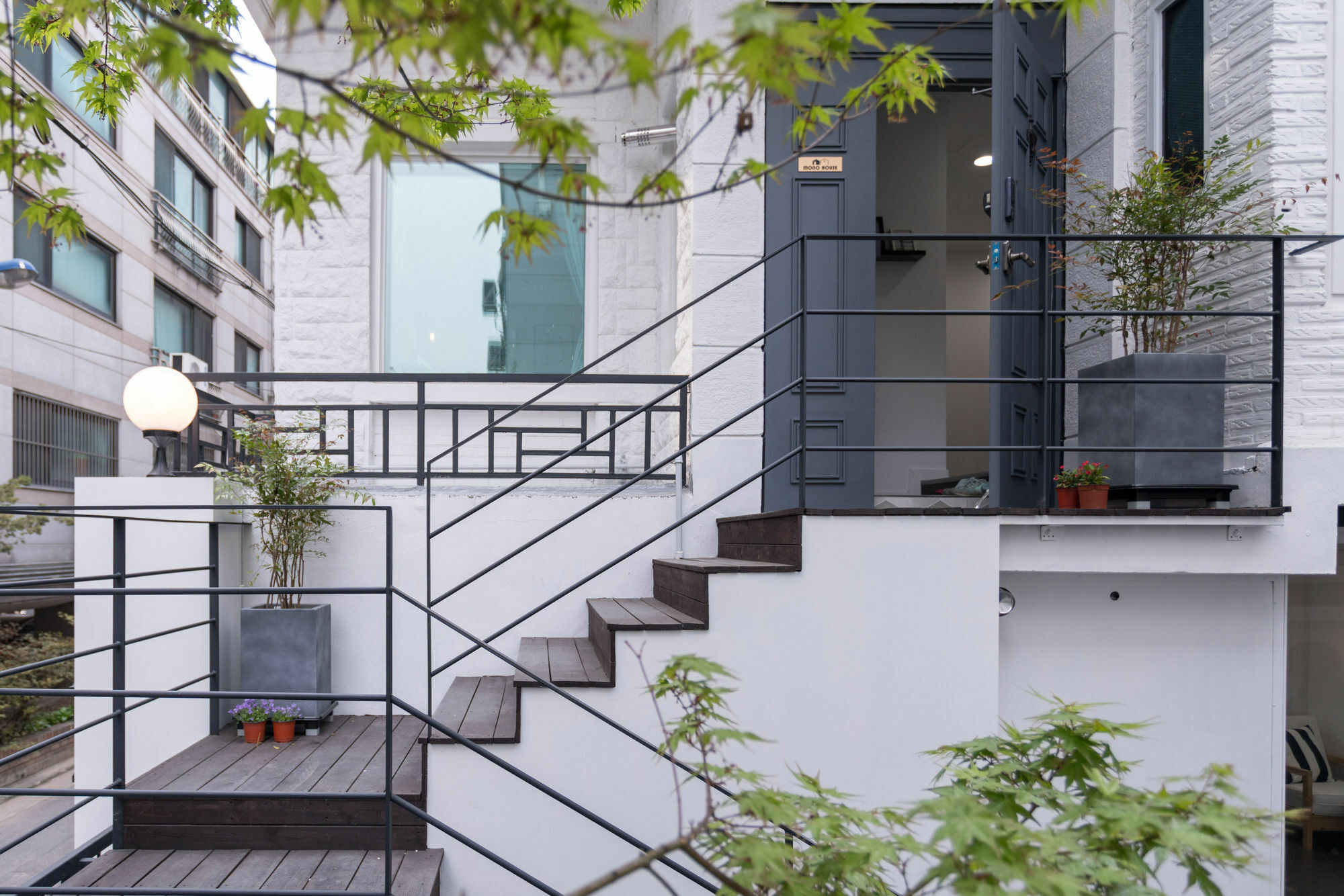 Отель Mono House Hongdae 2 Сеул Экстерьер фото