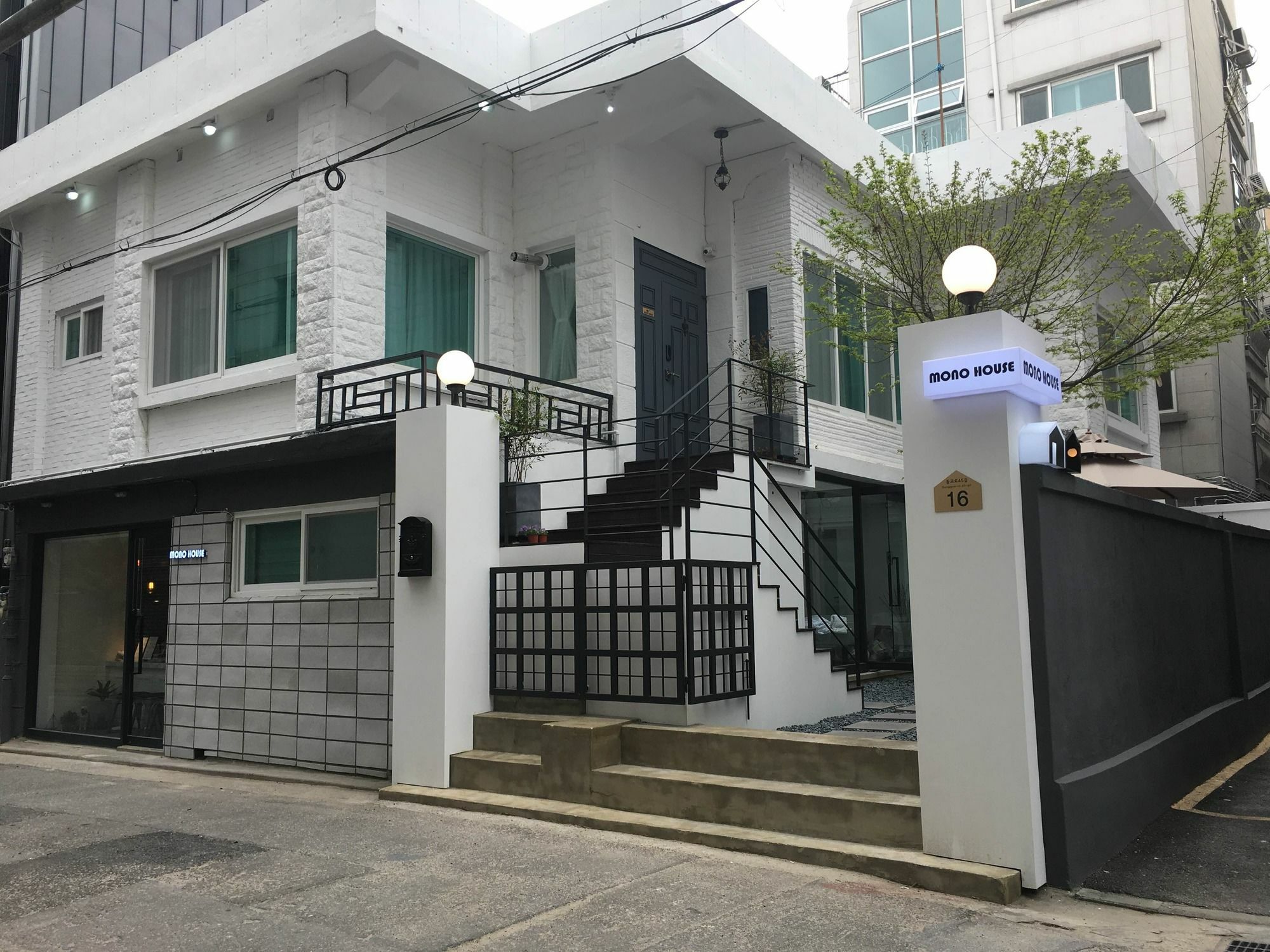 Отель Mono House Hongdae 2 Сеул Экстерьер фото