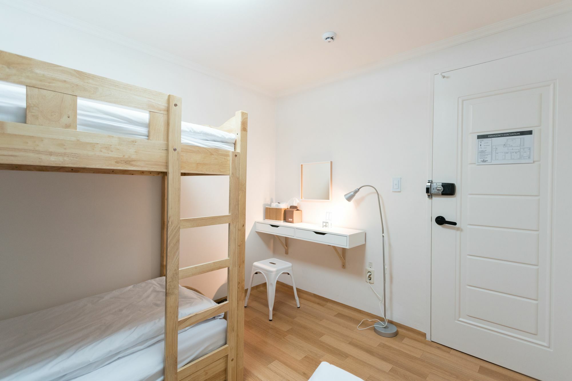 Отель Mono House Hongdae 2 Сеул Экстерьер фото