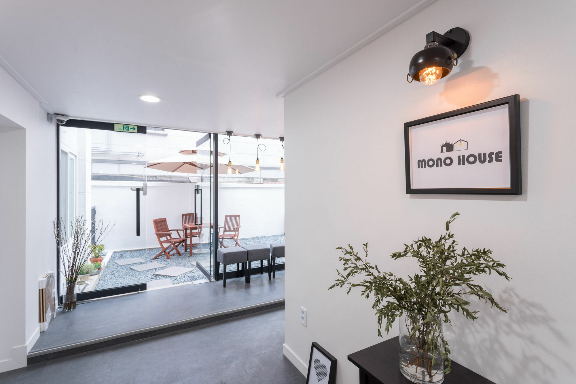 Отель Mono House Hongdae 2 Сеул Экстерьер фото