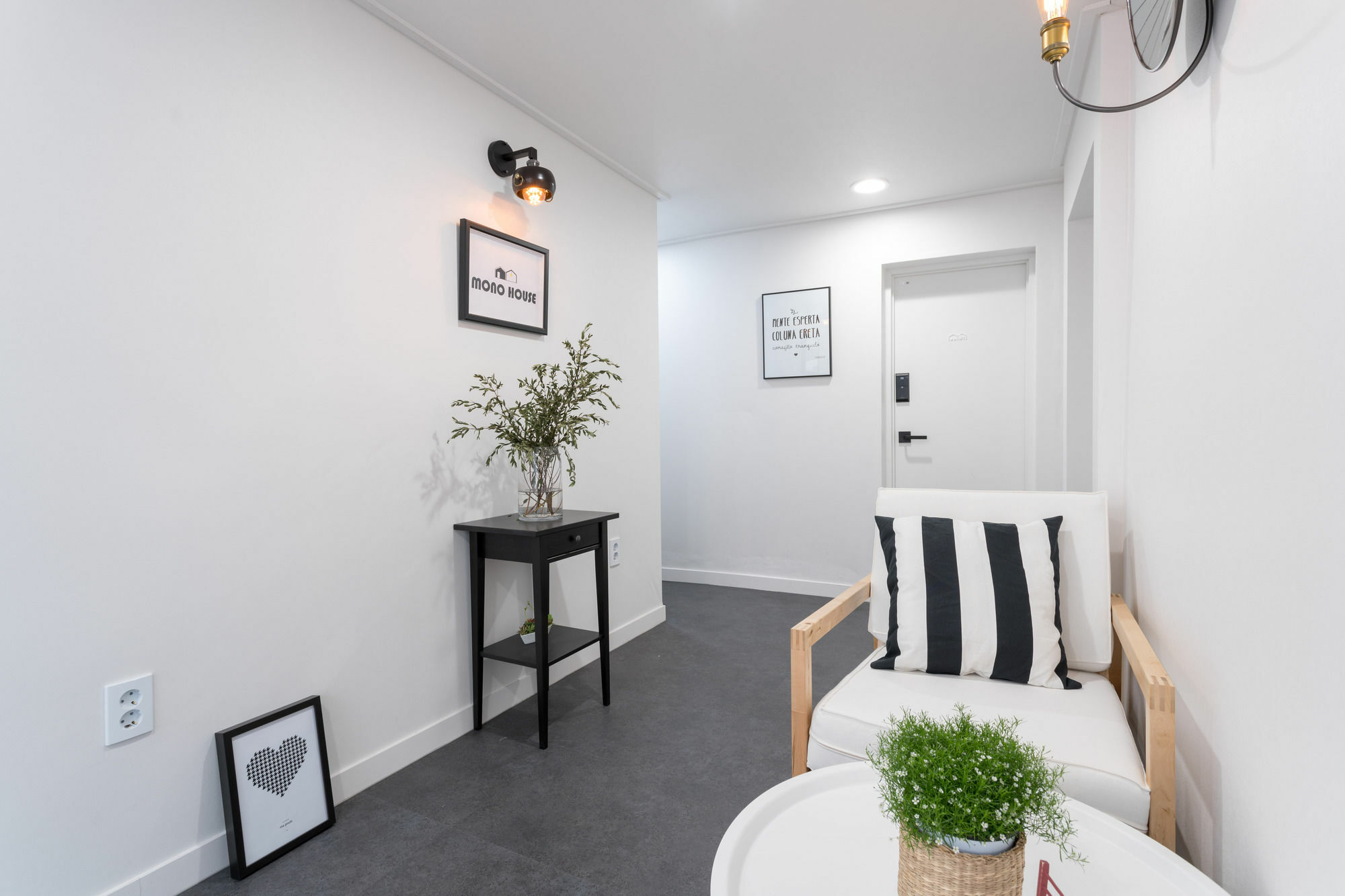 Отель Mono House Hongdae 2 Сеул Экстерьер фото
