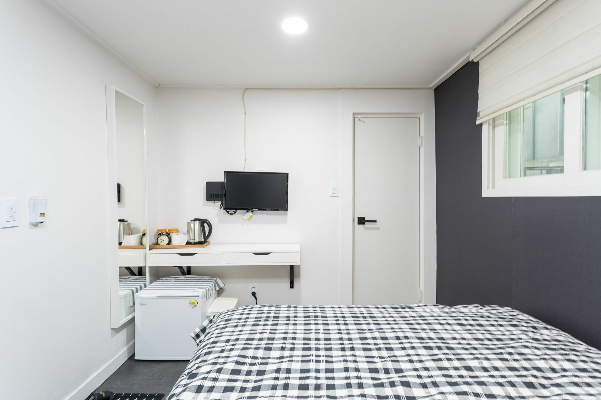 Отель Mono House Hongdae 2 Сеул Экстерьер фото